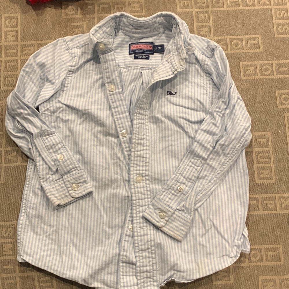 Vineyard vines seersucker button down runs big